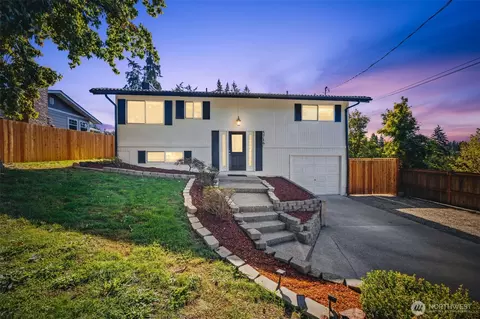 5716 96th St E, Puyallup, WA 98371