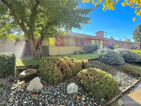 1023 River Dr, Coulee Dam, WA 99116