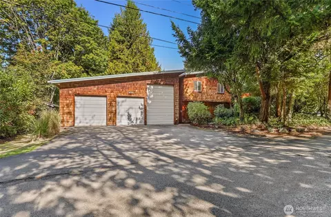 4753 90th Ave SE, Mercer Island, WA 98040