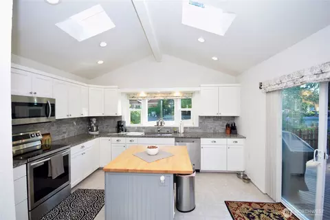 Kitchen - 136 Sunset Pl, Sequim, WA 98382 photo 2 of 4