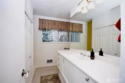 Bath - 136 Sunset Pl, Sequim, WA 98382 photo 1 of 5