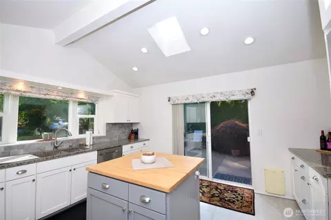 Kitchen - 136 Sunset Pl, Sequim, WA 98382 photo 4 of 4