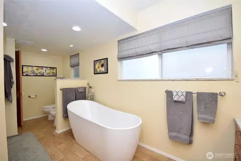 Bath - 136 Sunset Pl, Sequim, WA 98382 photo 3 of 5