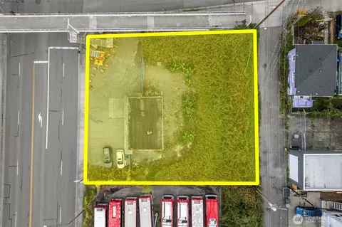 2501 W Marine View Dr, Everett, WA 98201