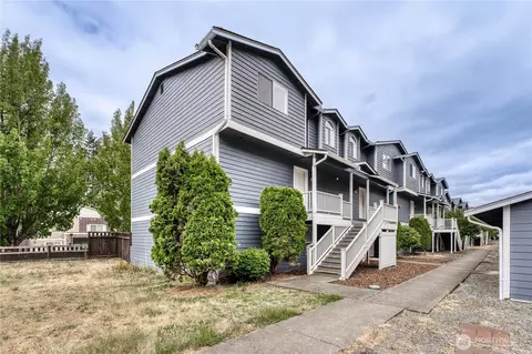 3939 10th St SE #D2, Puyallup, WA 98374