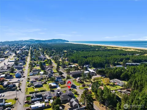 1512 S Ocean Beach Blvd, Long Beach, WA 98631