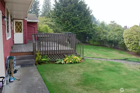 Exterior - 5604 Beverly Ln, Everett, WA 98203 photo 5 of 6