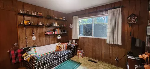Bedroom - 5604 Beverly Ln, Everett, WA 98203 photo 6 of 6