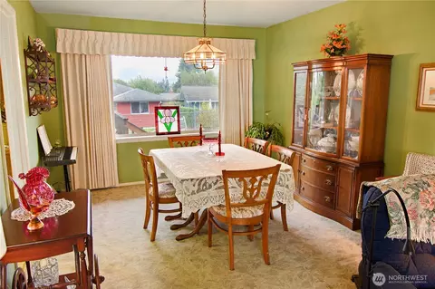 Dining - 5604 Beverly Ln, Everett, WA 98203 photo 1 of 2