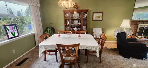 Dining - 5604 Beverly Ln, Everett, WA 98203 photo 2 of 2