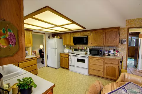 Kitchen - 5604 Beverly Ln, Everett, WA 98203 photo 3 of 3