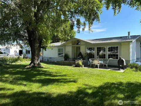 6997 Bacon Ln NE, Moses Lake, WA 98837