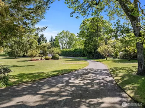 11411 Clovercrest Dr SW, Lakewood, WA 98499