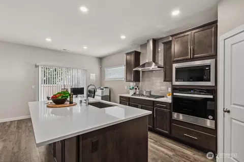 Kitchen - 3807 194th Ln SE, Bothell, WA 98012 photo 1 of 2