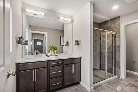 Bath - 3807 194th Ln SE, Bothell, WA 98012 photo 3 of 6
