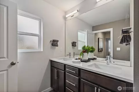 Bath - 3807 194th Ln SE, Bothell, WA 98012 photo 5 of 6