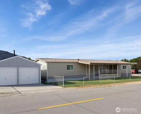 207 Ferry Ave E, Brewster, WA 98812