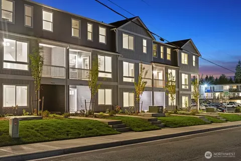 7027 Rainier Dr #A, Everett, WA 98203