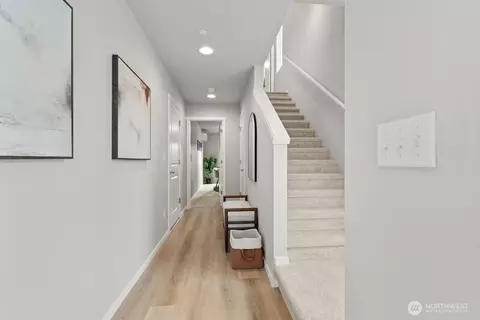 Entry Way - 7027 Rainier Dr #A, Everett, WA 98203 photo 1 of 2