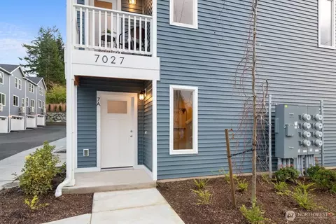 Exterior - 7027 Rainier Dr #A, Everett, WA 98203 photo 3 of 6