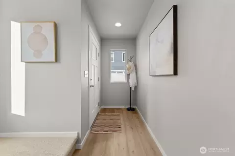 Entry Way - 7027 Rainier Dr #A, Everett, WA 98203 photo 2 of 2