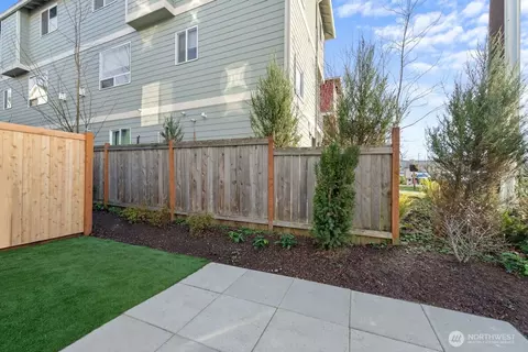Exterior - 7027 Rainier Dr #A, Everett, WA 98203 photo 5 of 6