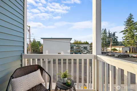 Exterior - 7027 Rainier Dr #A, Everett, WA 98203 photo 4 of 6