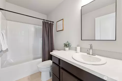 Bath - 7027 Rainier Dr #A, Everett, WA 98203 photo 2 of 3