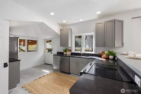 4642 Eastern Ave N, Seattle, WA 98103 photo 15