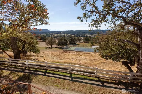 327 Twin Oaks Dr, Friday Harbor, WA 98250