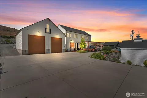 485 Hidden Ln, Chelan, WA 98816