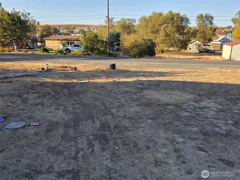 203 W S 1st St, Lind, WA 99341