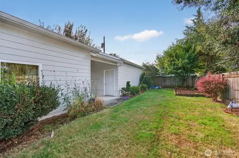 Exterior - 2763 Maple St, Longview, WA 98632 photo 6 of 8