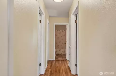 Entry Way - 2763 Maple St, Longview, WA 98632 photo 1 of 3