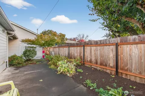 Exterior - 2763 Maple St, Longview, WA 98632 photo 5 of 8