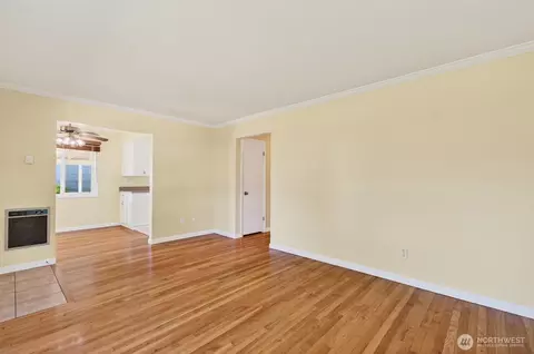 Living - 2763 Maple St, Longview, WA 98632 photo 4 of 4