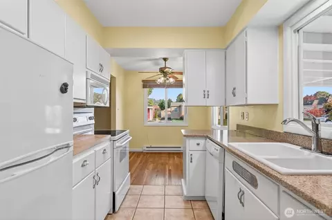 Kitchen - 2763 Maple St, Longview, WA 98632 photo 1 of 1