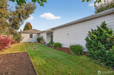 Exterior - 2763 Maple St, Longview, WA 98632 photo 7 of 8