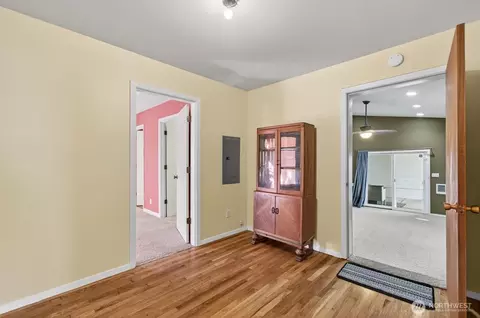 Entry Way - 2763 Maple St, Longview, WA 98632 photo 3 of 3