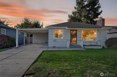 Exterior - 2763 Maple St, Longview, WA 98632 photo 3 of 8