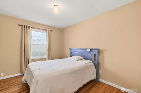 Bedroom - 2763 Maple St, Longview, WA 98632 photo 1 of 8