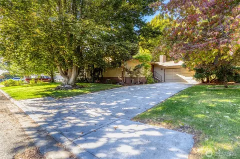 31 NE Tremont Dr, College Place, WA 99324