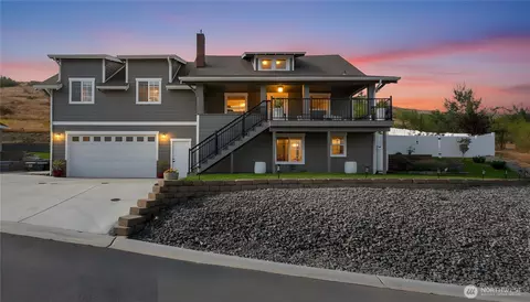 1020 Joni Ln, Wenatchee, WA 98801