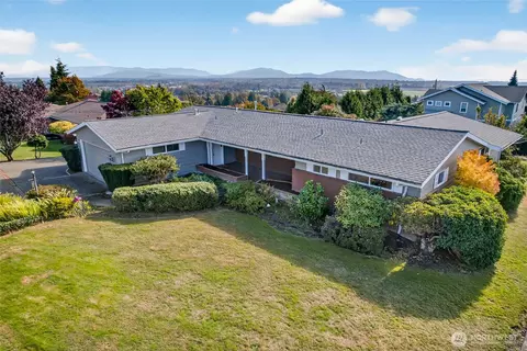 2493 Hilltop Rd, Ferndale, WA 98248