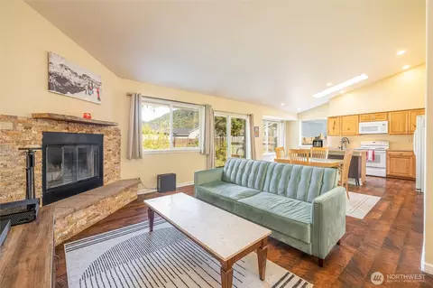 3001 Green Valley Dr, Maple Falls, WA 98266