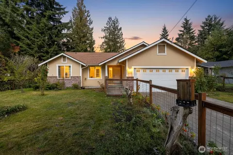 3001 Green Valley Dr, Maple Falls, WA 98266