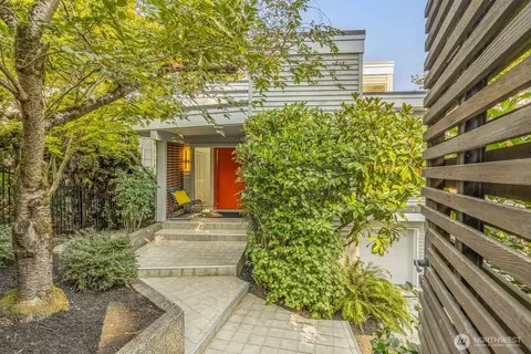 1516 Madrona Dr, Seattle, WA 98122