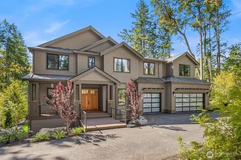 4740 Rose Ave NE, Bainbridge Island, WA 98110