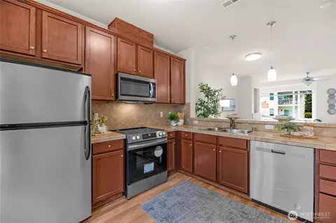 Kitchen - 14915 38th Dr SE #JJ1180, Bothell, WA 98012 photo 3 of 5