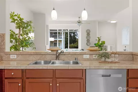 Kitchen - 14915 38th Dr SE #JJ1180, Bothell, WA 98012 photo 4 of 5